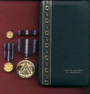 NASA Space Flight medal with ribbon bar lp mini in case