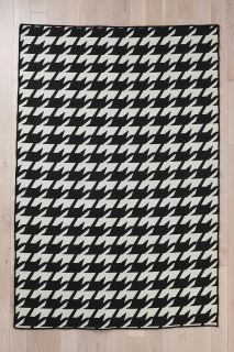 Wool Flat Weave Houndstooth Rug   Urban Outfitters