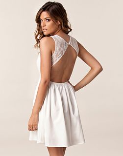 Tindra Dress   Jeane Blush   White   Party dresses   Clothing   NELLY 