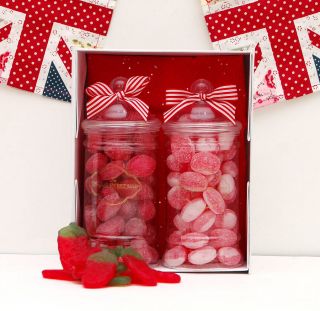The Summer Fayre Sweet Hamper box contains two ribbon tied boutique 