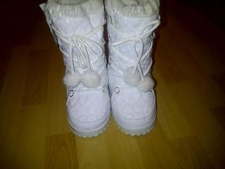 Girls size 12 Boots GUESS Designer Moon/Snow Winter RRP $65