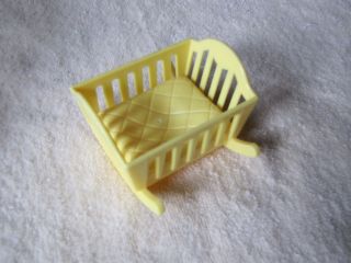 1992 Vintage Fisher Price Little People YELLOW BABY CRADLE for Chunky 