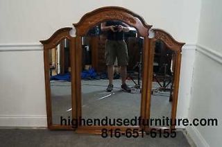 THOMASVILLE Camille Country French Provincial Tri Fold Dresser Mirror