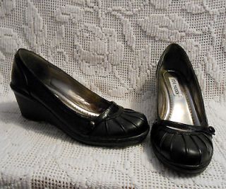 Womens Steve Madden Sz 6.5 Black Leather Wedge Heels p rain