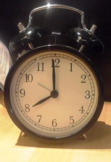   OLD SCHOOL ALARM CLOCK WITH CHIMES GREAT FOR OFFICE DESK OR NIGHTSTAND