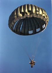 MC1 1C MILITARY PARACHUTE 35 FTCANOPY WITH HARNESS AND PACK TRAY