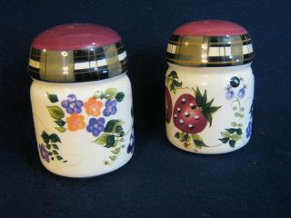 ONEIDA CHINA STRAWBERRY PLAID PATTERN CANISTER • Salt and pepper 