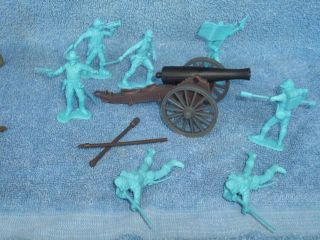 Classic Toy Soldiers 1/32nd scale Civil War Union artillery gun and 