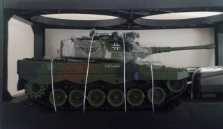 20 scale r c simulating battle tank leopard ii