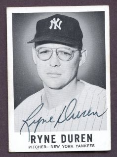 1960 Leaf #22 Ryne Duren New York Yankees Signed AUTO Deceased 2010