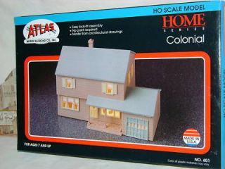 Atlas Home Series Colonial Home Layout Kit HO Train