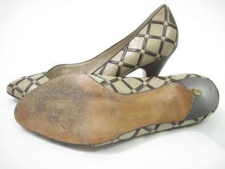 you are bidding on a pair of gino aldrovandi beige brown leather pumps 