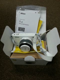 Nikon J1 10.1 MP Digital Camera   White (Kit w/ VR 10 30mm Lens)