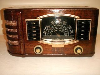 Antique Zenith Vintage Tube Radio in Wood Cabinet Restored and Working 
