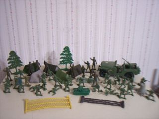 Big Lot of Vintage Army Cowboy Indian Misc Toy Figures Fort 
