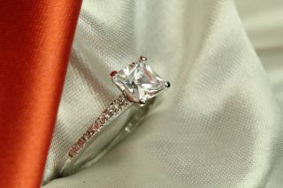 The total weight of this Classic Princess cut ring set is approx. 2 
