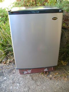 Sanyo Mini Refrigerator 2 5 CU ft Stainless Steel