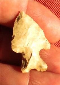 GREAT BANDY 1 5/16 X 13/16 ARROWHEAD. GOOD PATINA, SMOOTH EDGES AND 