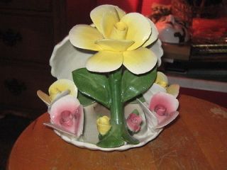 capodimonte nuova yellow pink roses in a clam shell time