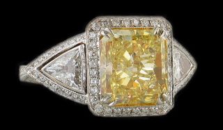Yellow Canary Fancy Diamond Ring 4 25 cts White Gold