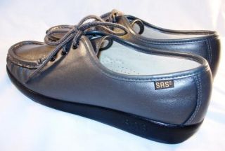 Size 8 N Color Silver / Metallic Gray Material Leather 
