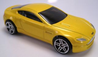 Hot Wheels Aston Martin V8 Vantage Yellow Metallic 2005 First Edition 