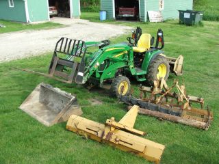 John Deere 3520 Compact tractor 300CX loader 65 bucket 5 more 