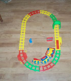  battery operated train engine passenger and coal car oval track set 
