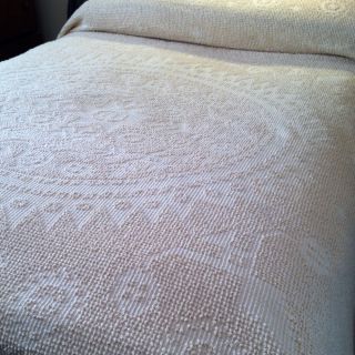 King Size Vintage Ivory Cotton Chenille Bedspread 124X124