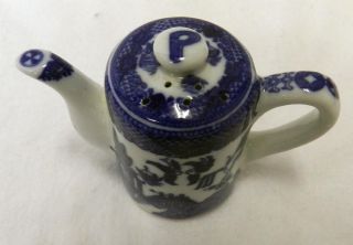 Collectible Kitchen Blue Willow Tea Pot Kettle Pepper Shaker New 