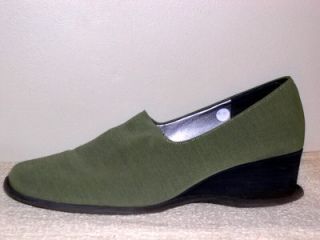 Womens 8.5 BERNE MEV Olive Green Stretch Fabric Comfort Shoes