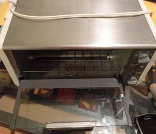   working toaster oven Black and Decker Toast R Oven Model 355 TY6
