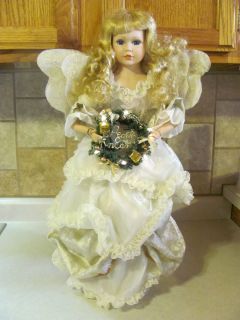 Porcelain Doll Christmas Angel LIGHTED Wreath Holiday Display Tree 