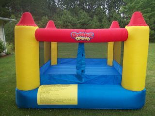 Bounce Round Inflatable Bouncer House 8 1 2 x 8 1 2 ft with Blower 
