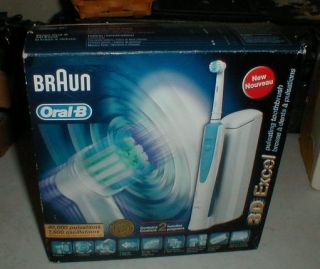 Braun Oral B 3D EXCEL Electric Toothbrush D 17525 w/Charger & 2 