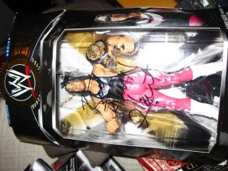 Bret Hart Classic Superstars Series 1 Signed Fig with Authentic 