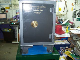 Safe heavy cast iron type for guns or valuables360lbs on wheels