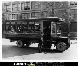 1917 Packard Bus Factory Photo