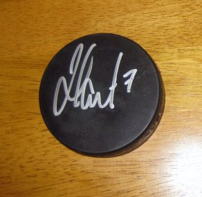Jeff Carter autographed puck. LOS ANGELES KINGS