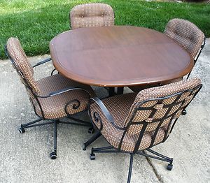   Dining Table with Extension and 4 Caster Swivel Chairs Nice