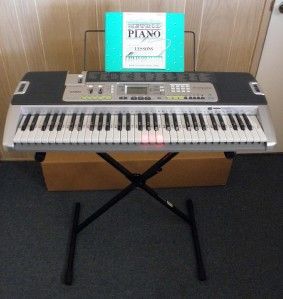 CASIO LK 200S PIANO KEYBOARD SD CARD SLOT & USB INCLUSED STAND & MUSIC 