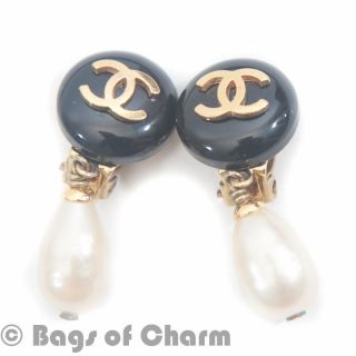    Vintage Chanel Gold Letter Double CC Logo CLIP ON Earrings CCE3