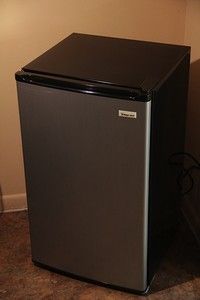Magic Chef MCBR360S 3 6 CU ft Compact Refrigerator