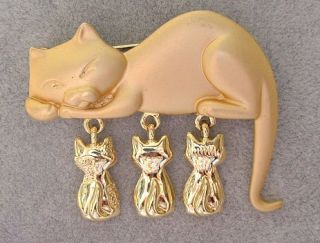   Danecraft Sleeping Mama Cat & Dangling Kitten Charms CAT PIN BROOCH