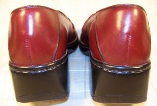 clarks womens burgundy leather loafers sz 8m