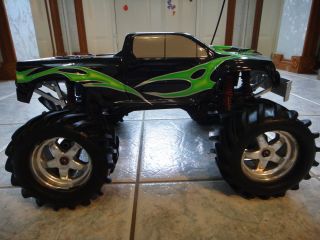 Traxxas E Maxx 3906 Radio Controlled 4 X 4 Truck RTR with batterys