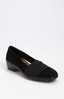 Aravon Kasey Slip On