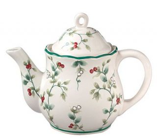 Pfaltzgraff Winterberry Sculpted Teapot   4 Cup —