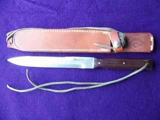 comes with a tan johnson rough back jack crider special box sheath