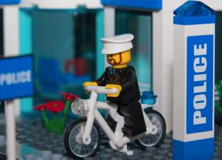  W/ NO BOX BOX WAS DAMAGED NEW SEALED LEGO City Police